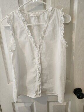 Neuflora White Eyelet Sleeveless V Neck Blouse